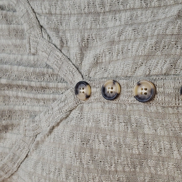 Maurices v neck top, size xl - Picture 8 of 8